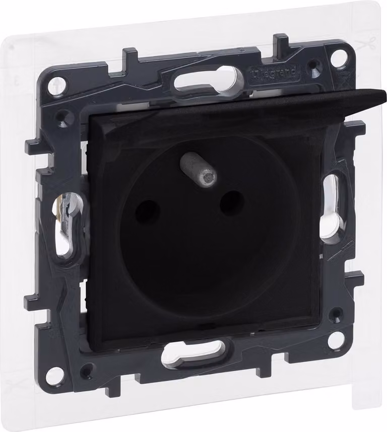Presa di corrente con coperchio 2P + E francese. Sistema nero Niloe Step