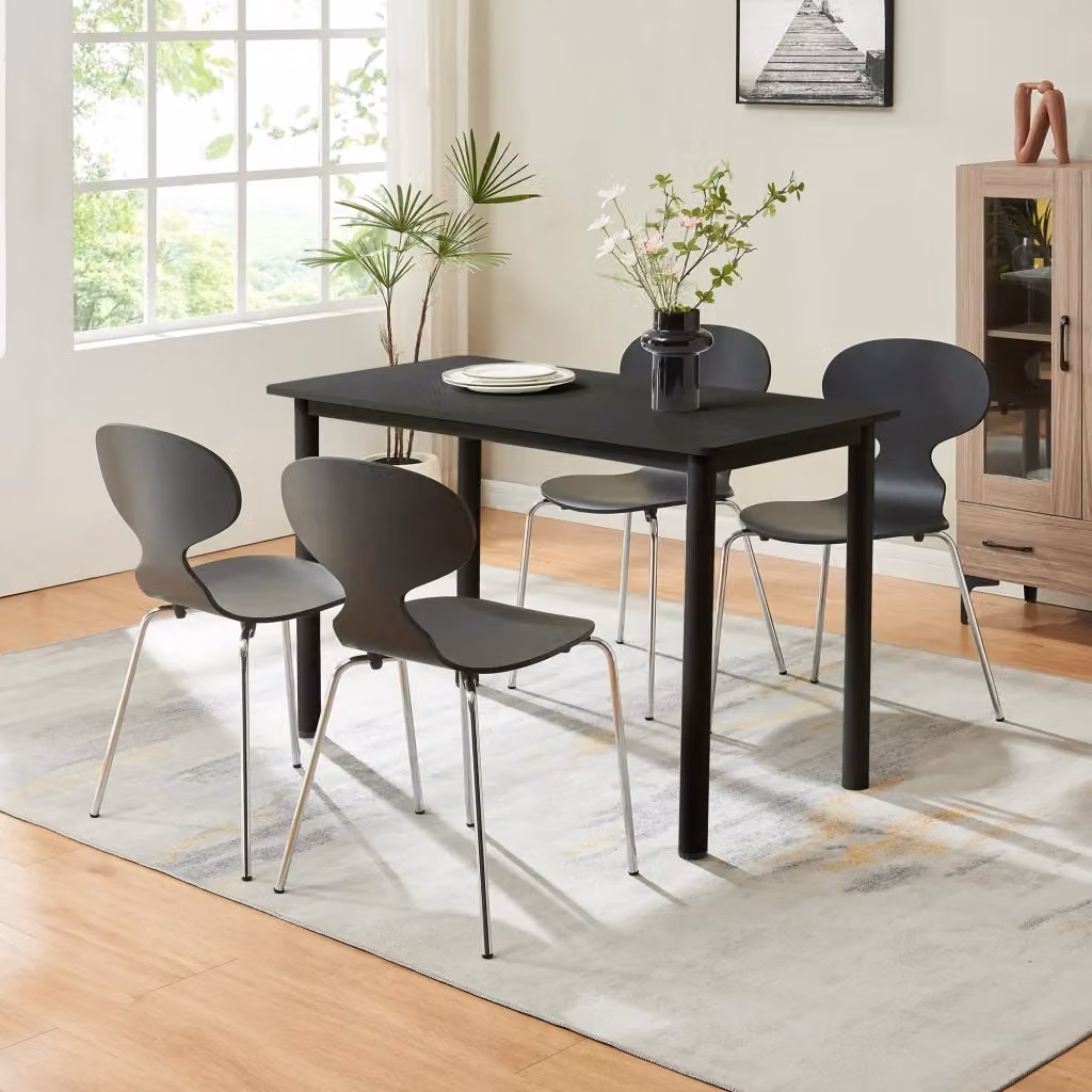 Set di 4 sedie impilabili Kil en.casa per sala da pranzo e cucina, colore nero e argento con finitura opaca e seduta in legno di betulla, L/P/H: 45 x 47 x 80 cm – 2