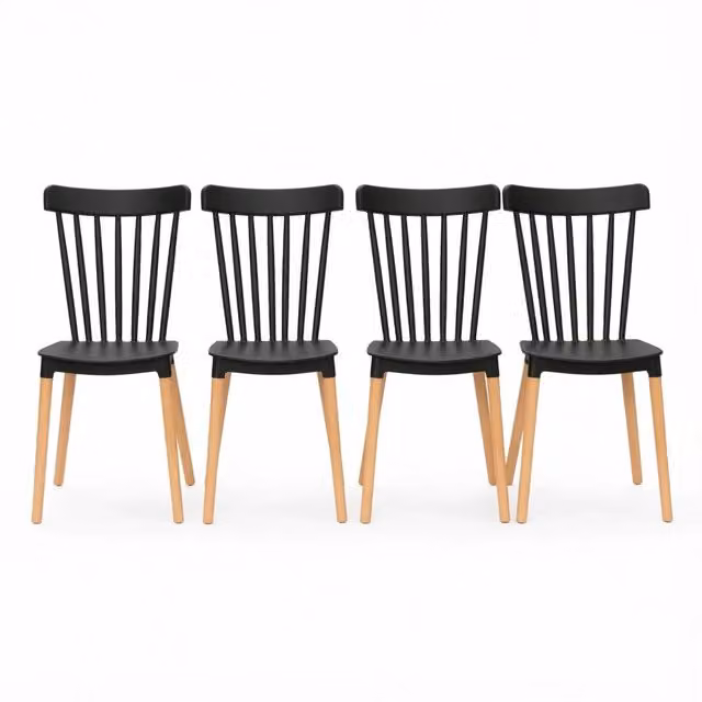 Set di 4 sedie da pranzo in stile scandinavo con schienale traforato in polipropilene nero e gambe in legno di faggio naturale, L/P/H: 46 x 52,5 x 83 cm