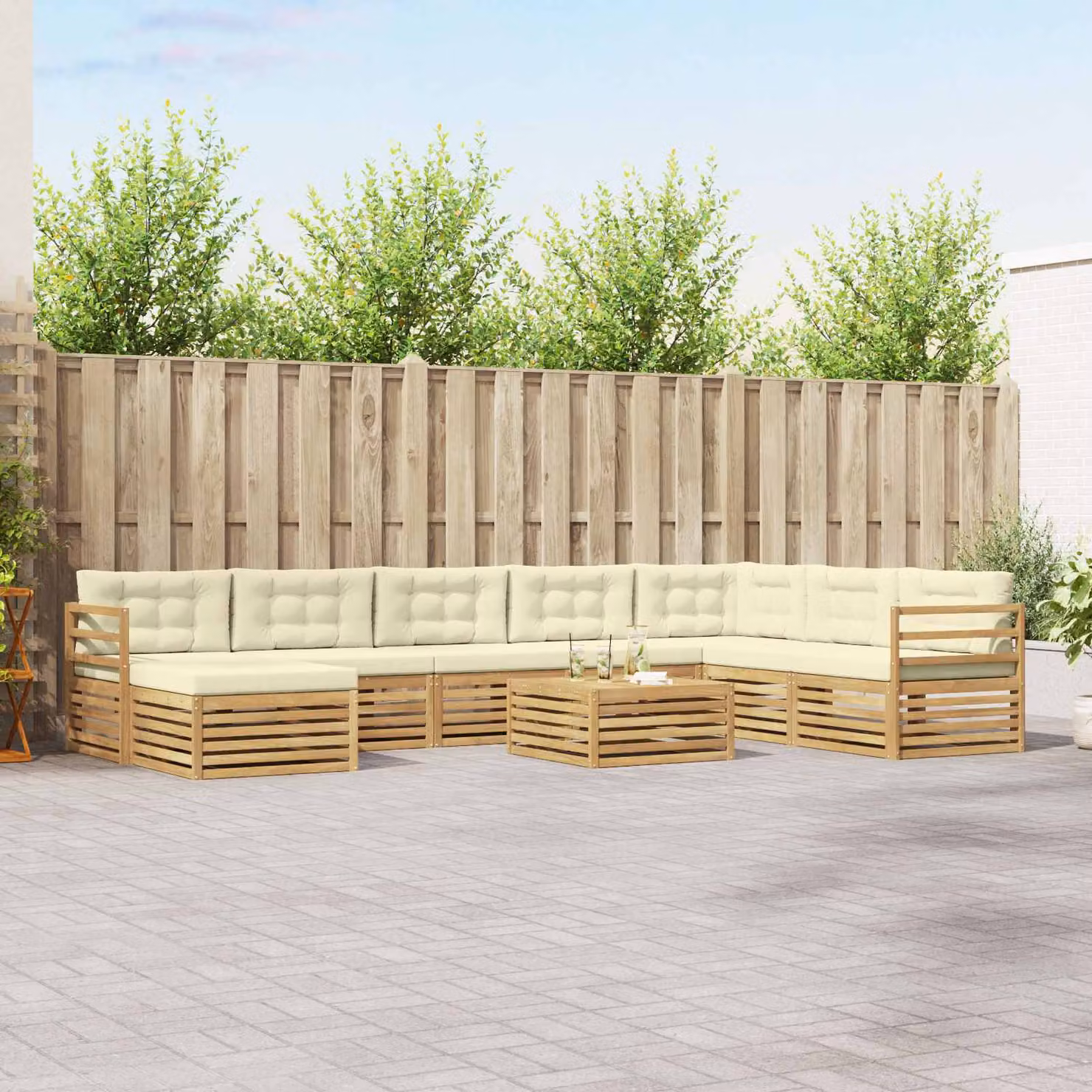 vidaXL Set di divani da esterno moderno a L in legno di acacia con cuscini, 9 pezzi, Bianco e Beige