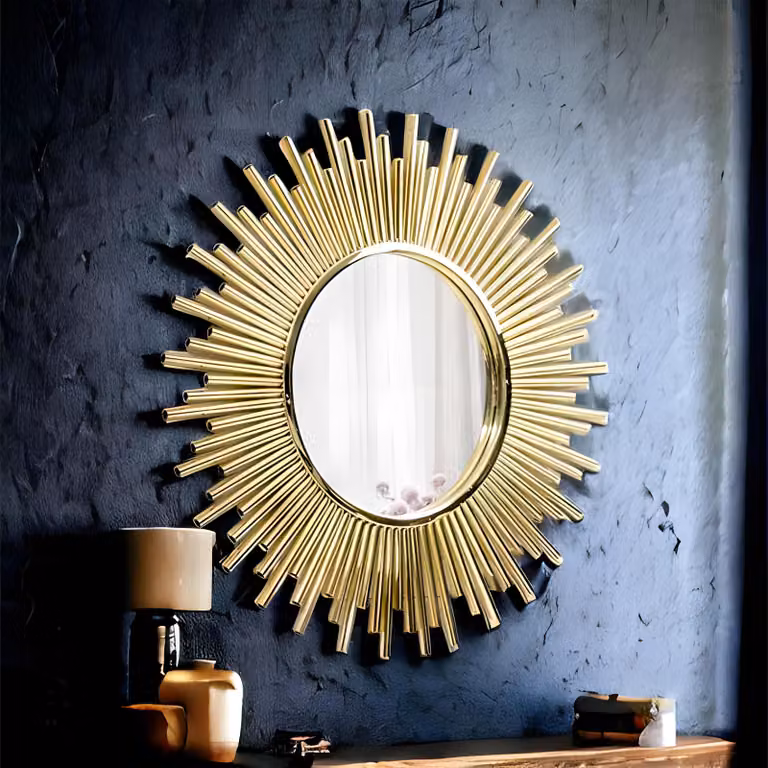 Specchio decorativo da parete a forma di sole con cornice in oro lucido