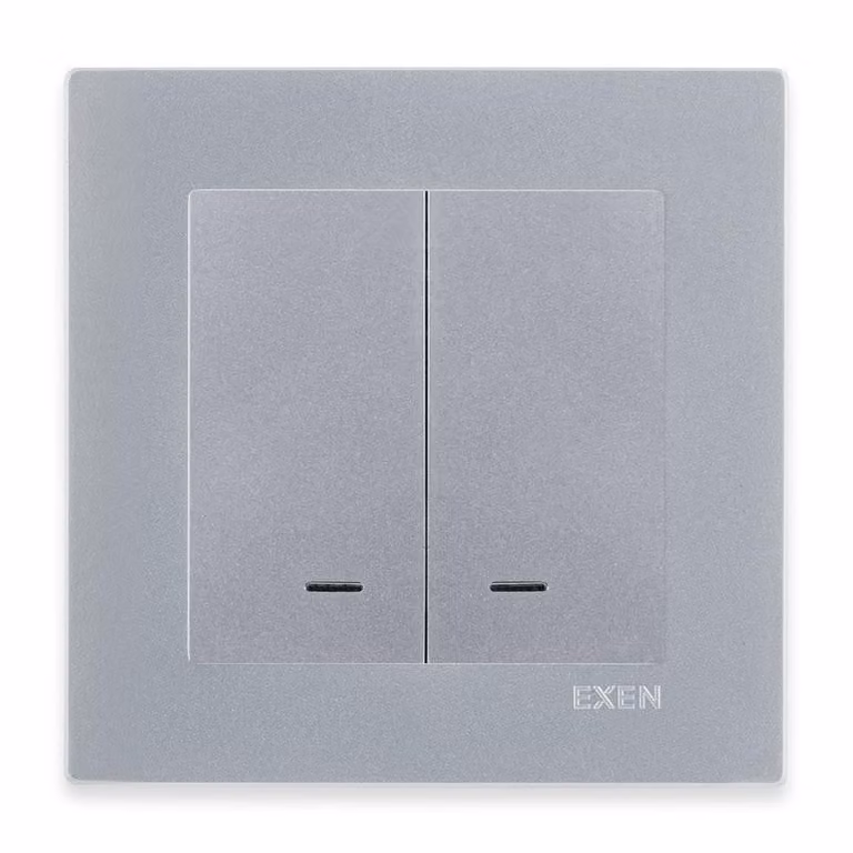 Presa doppia con illuminazione a LED, colore argento + cornice color argento EXEN