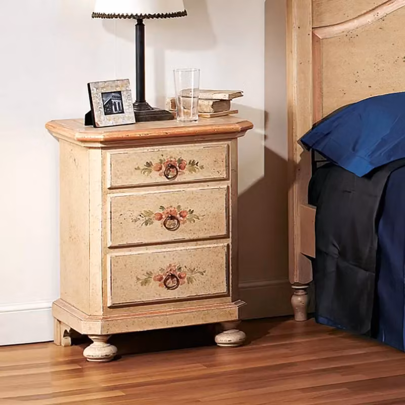 Comodino in legno stile shabby con 3 cassetti Mobili 2G, colori avorio, rosa e beige, L: 50 cm, P: 38 cm, H: 66 cm – 2