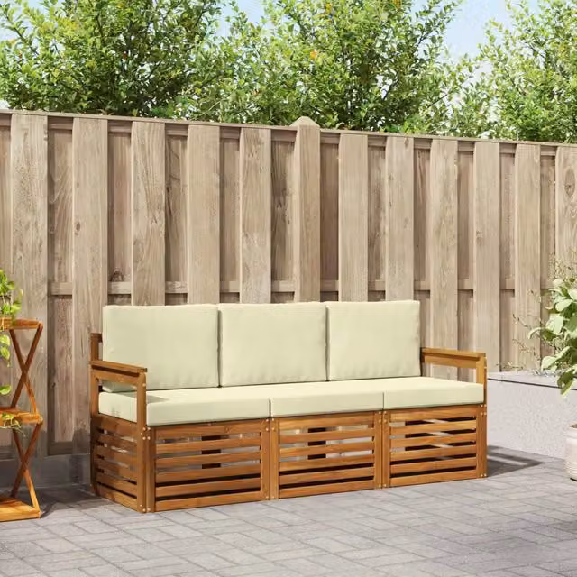 Set di divani da esterno vidaXL in legno di acacia massello con cuscini beige e bianchi per giardino e terrazzo