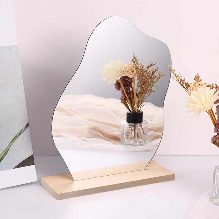 Specchio da trucco in acrilico con base in legno, 24,5x19 cm, dal design decorativo