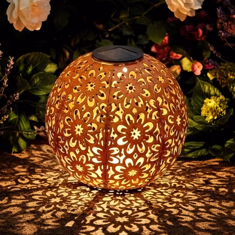 Sfera da giardino solare in metallo effetto ruggine - Ø 20 cm - Sfera decorativa da giardino a LED con picchetto - Lampada decorativa a sfera