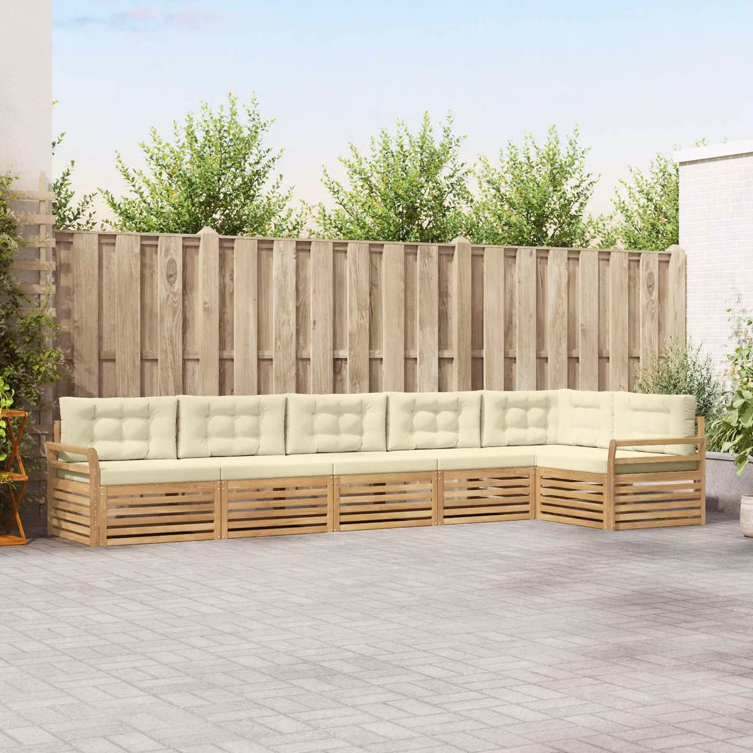 Set di divani da esterno vidaXL a forma di L composto da 6 pezzi in legno di acacia con cuscini bianchi e beige