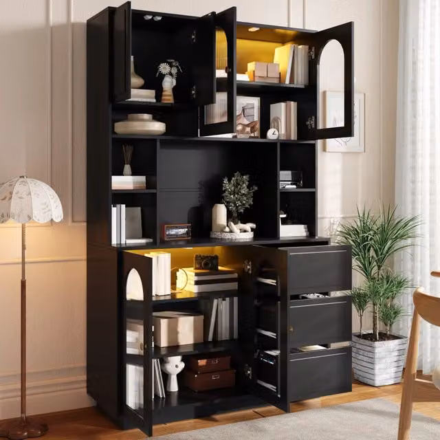 Credenza alta Mivray nera con ante arcuate in acrilico, ripiani regolabili e illuminazione LED integrata, L: 106 cm, P: 30 cm, H: 175 cm