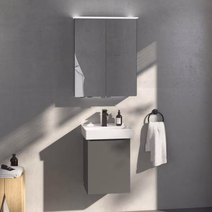 Mobile lavabo Villeroy & Boch Taro con mobile sottolavabo e pensile a specchio con illuminazione LED, 45 cm, apertura porta a sinistra