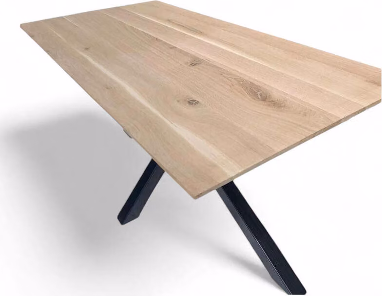 Tavolo in rovere massiccio con bordo svizzero 160x100cm, gambe a ragno tornite in nero