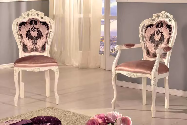 Sedia shabby chic imbottita in legno di faggio intagliata con decori floreali Mobili 2G