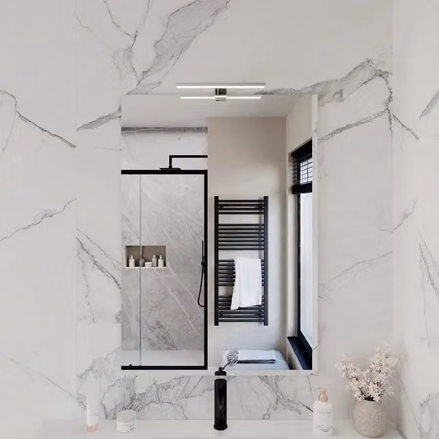 Specchio rettangolare Parama con applique LED bianca e finitura filolucida, L: 80 cm, H: 120 cm