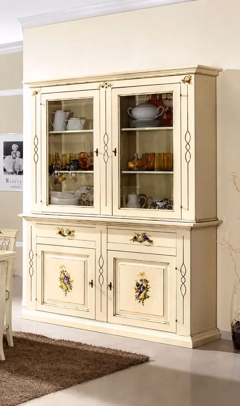 Cristalliera shabby chic in legno e vetro con ante in vetro e decori floreali, colore avorio e beige, Mobili 2G, L: 168 cm, P: 48 cm, H: 222 cm