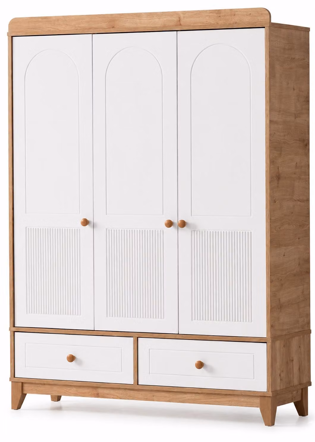 Armadio scandinavo in legno chiaro con ante a pannello bianco