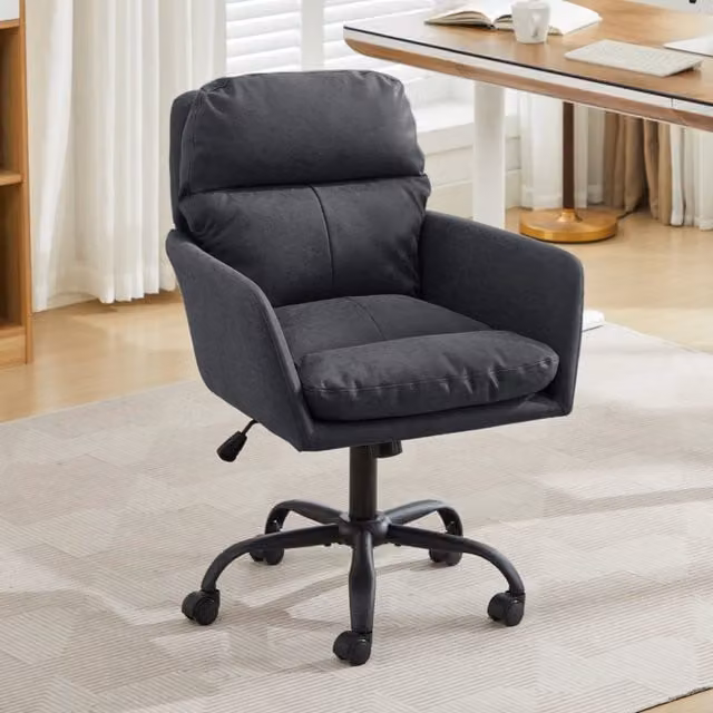 Sedia da ufficio in PU nero con struttura in metallo e imbottitura ergonomica
