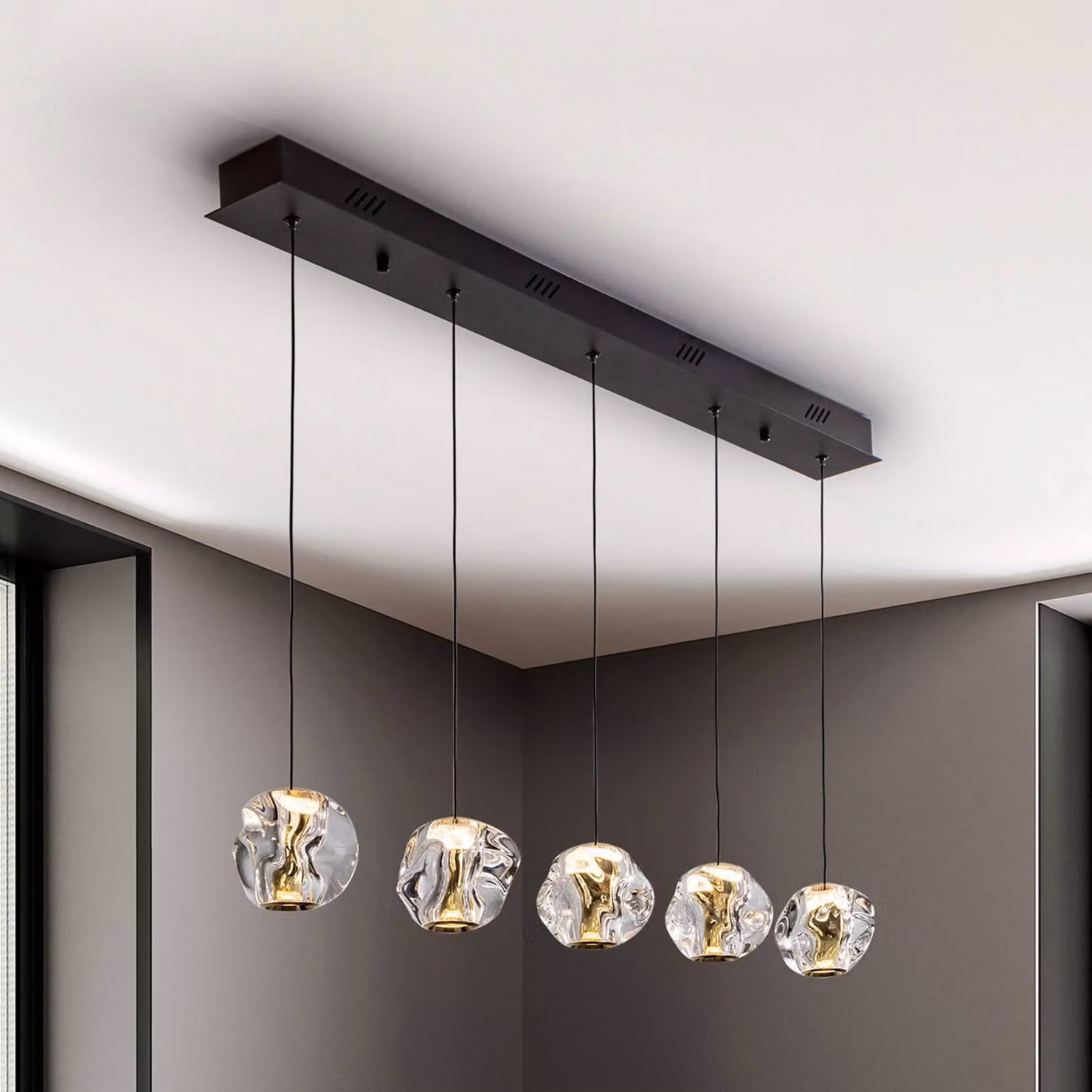 Schuller Valencia Lampada LED a sospensione Zaria, 5 luci, nera, trasparente, metallo, acrilico dimmerabile, Nero, Soggiorno / Sala da pranzo, Plastica