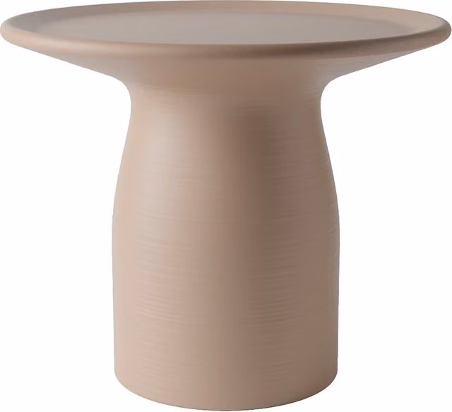 Tavolino basso Totino Qeeboo in polietilene beige con piano rotondo e finitura opaca