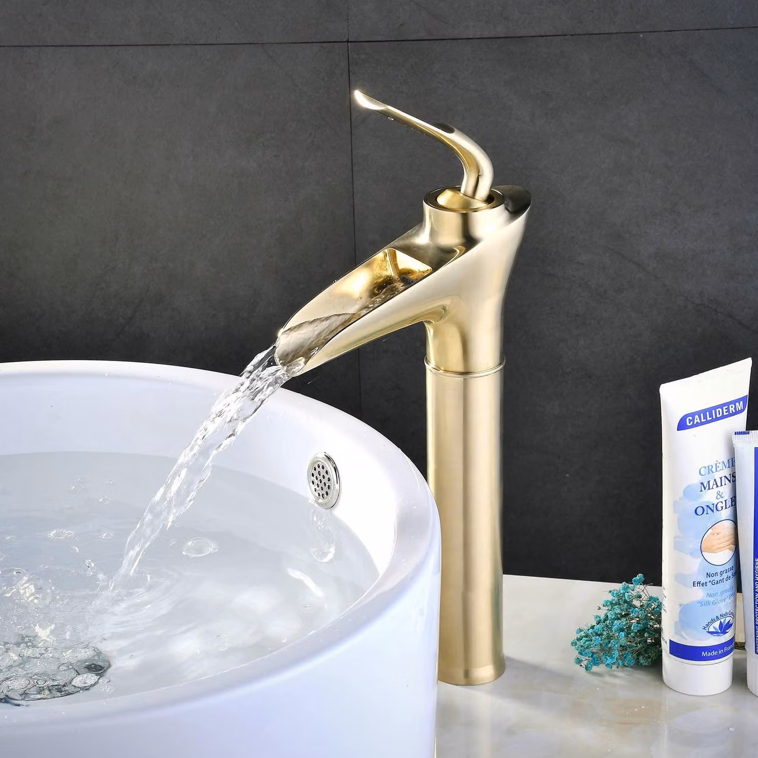 Miscelatore per lavabo, finitura oro spazzolato, modello a cascata, in ottone, monoblocco, stile antico