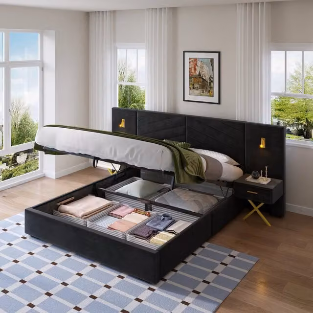 Letto moderno CIPACHO in legno e tessuto nero con base contenitore a sollevamento, porta di ricarica USB e luce di lettura integrata, L/P/H: 266 x 205 x 117 cm