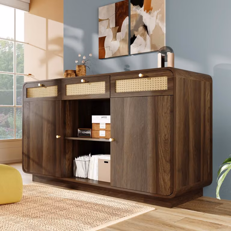 Credenza Merax 120cm in noce con ripiano a giorno, cassettiera con maniglie in rattan e oro, cassettiera con 3 cassetti e 2 armadietti