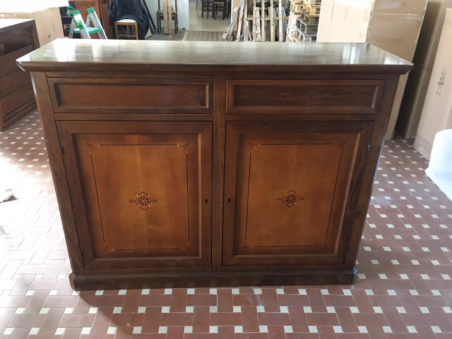Madia credenza in legno stile arte povera Bassano Mobili 2G colore marrone L: 150 cm, P: 50 cm, H: 113 cm – 3
