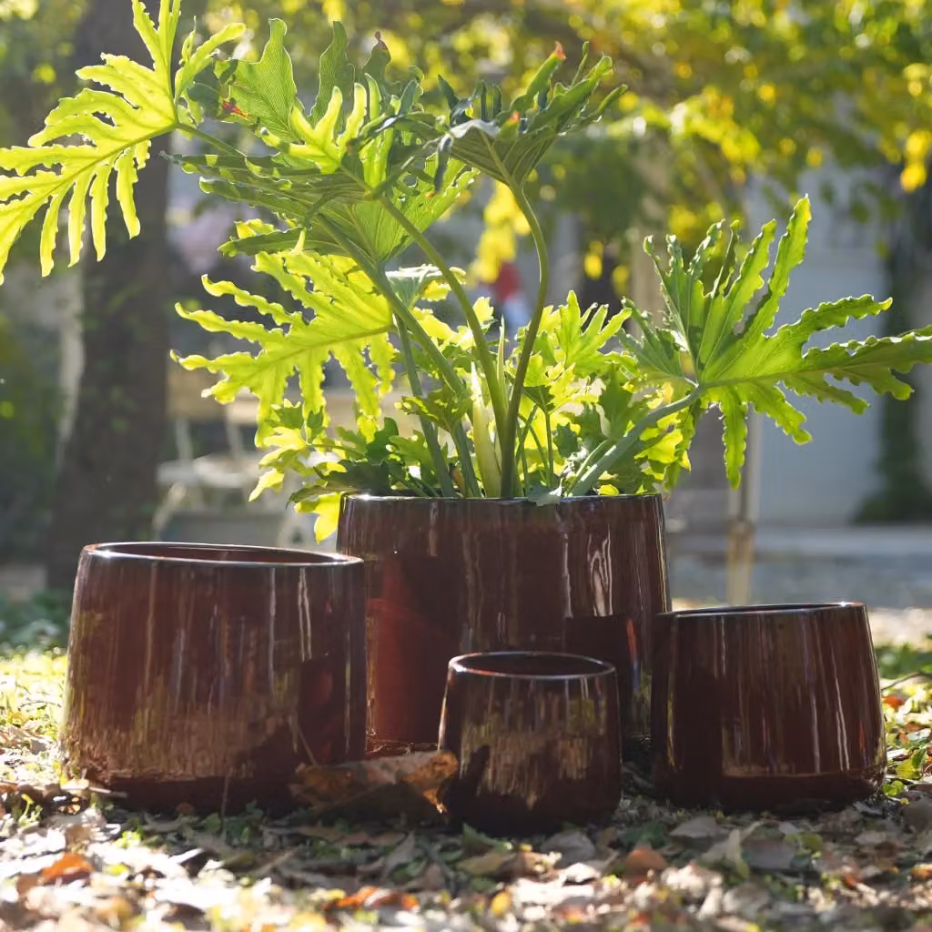 Set di 4 vasi rotondi in ceramica smaltata rosso lucido WISHDOR con foro di drenaggio, Ø: 33 cm, 26 cm, 20 cm, 15 cm