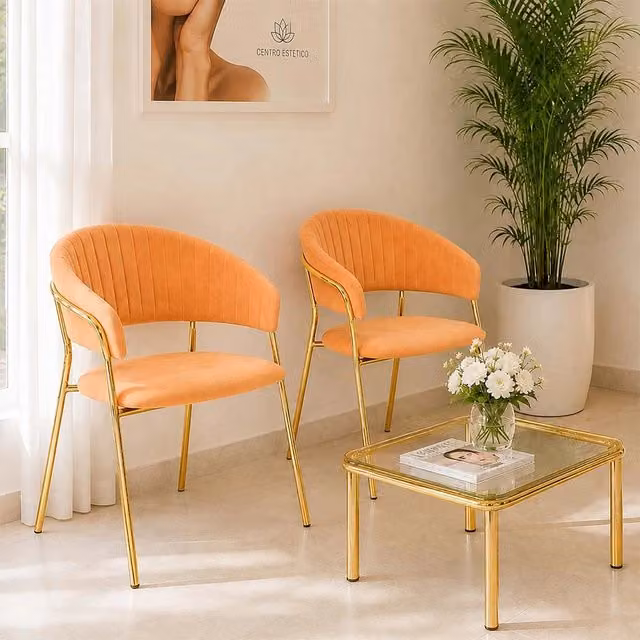 Set di 2 sedie da sala da pranzo Aurelia in velluto arancione con gambe in metallo dorato e finitura lucida