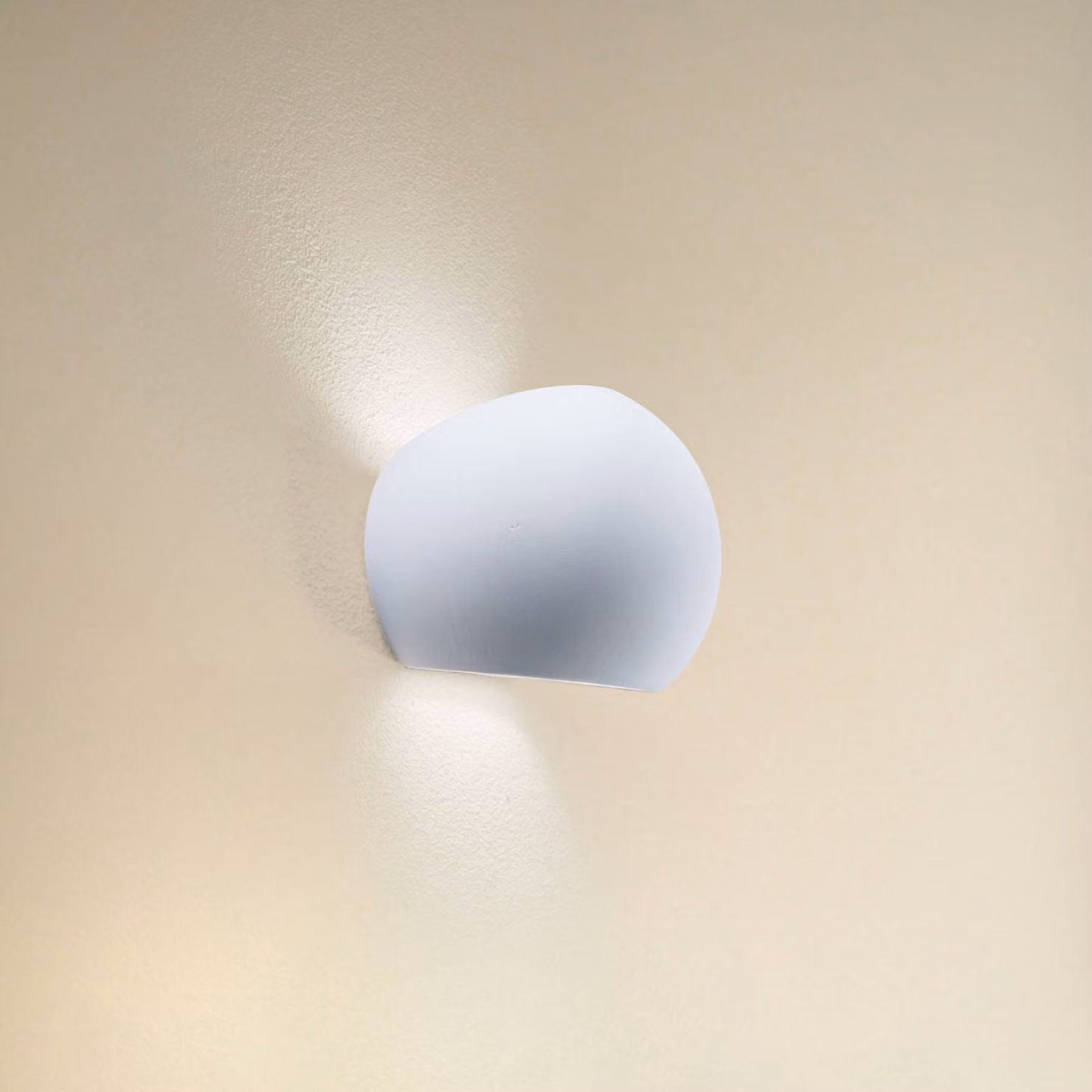 Applique da parete Bullet SOLLUX LIGHTING, dimmerabile, Bianco / Opale, Soggiorno / Sala da pranzo, Ceramica, Moderno, Applique