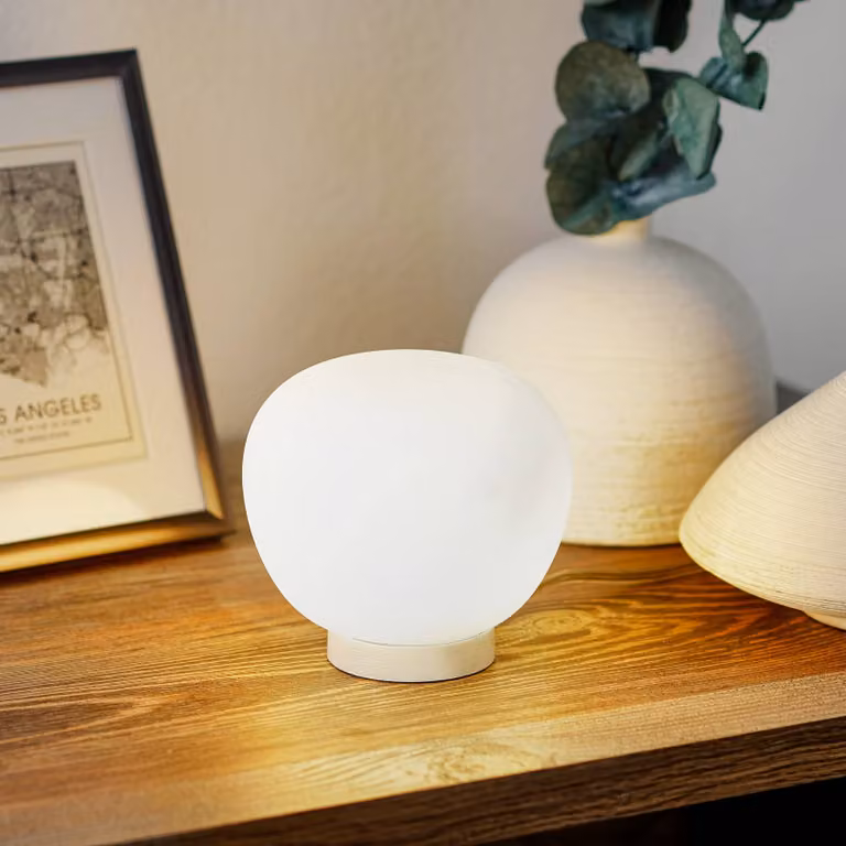 Fabbian Lampada da tavolo di design Lumi Mochi, Bianco / Opale, Soggiorno / Sala da pranzo, Vetro, Design, Lampada da tavolo
