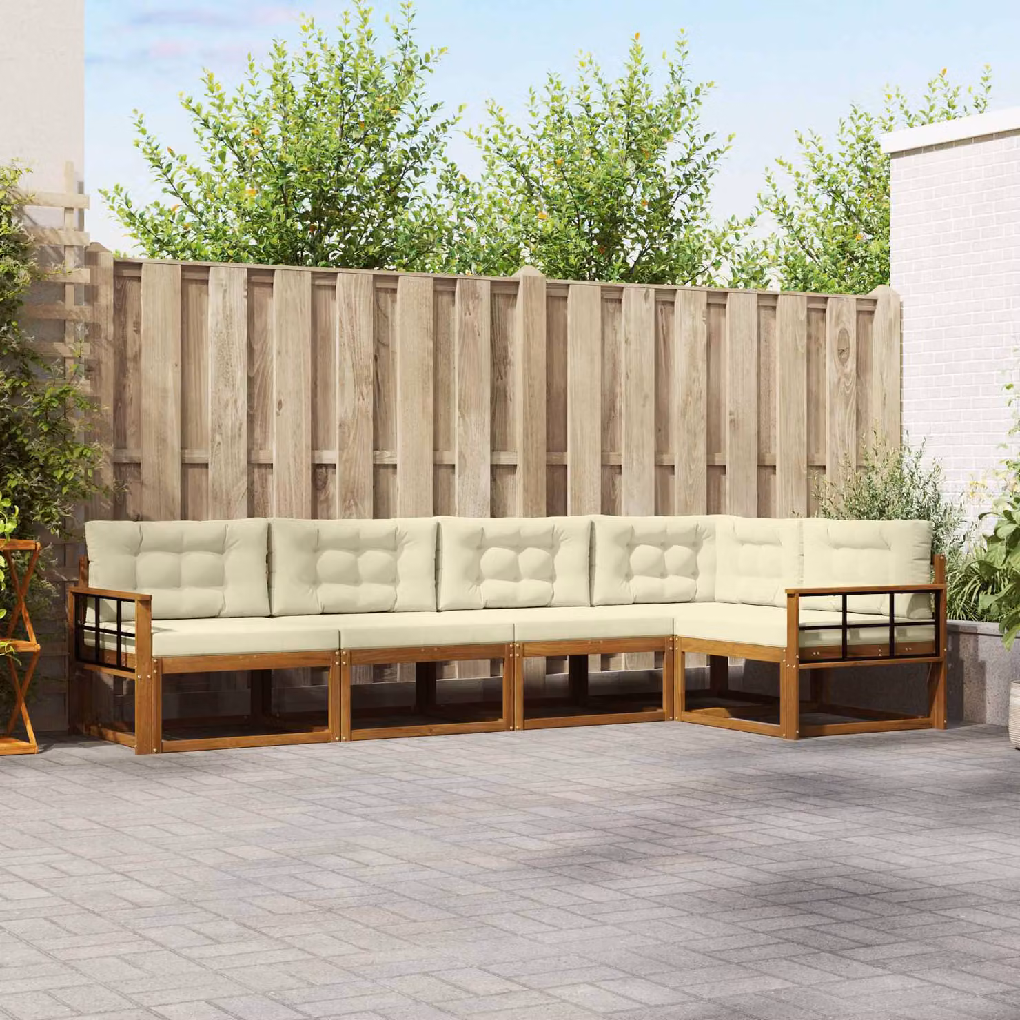 vidaXL Set di divani da esterno a L in legno di acacia con cuscini, Naturale e Crema