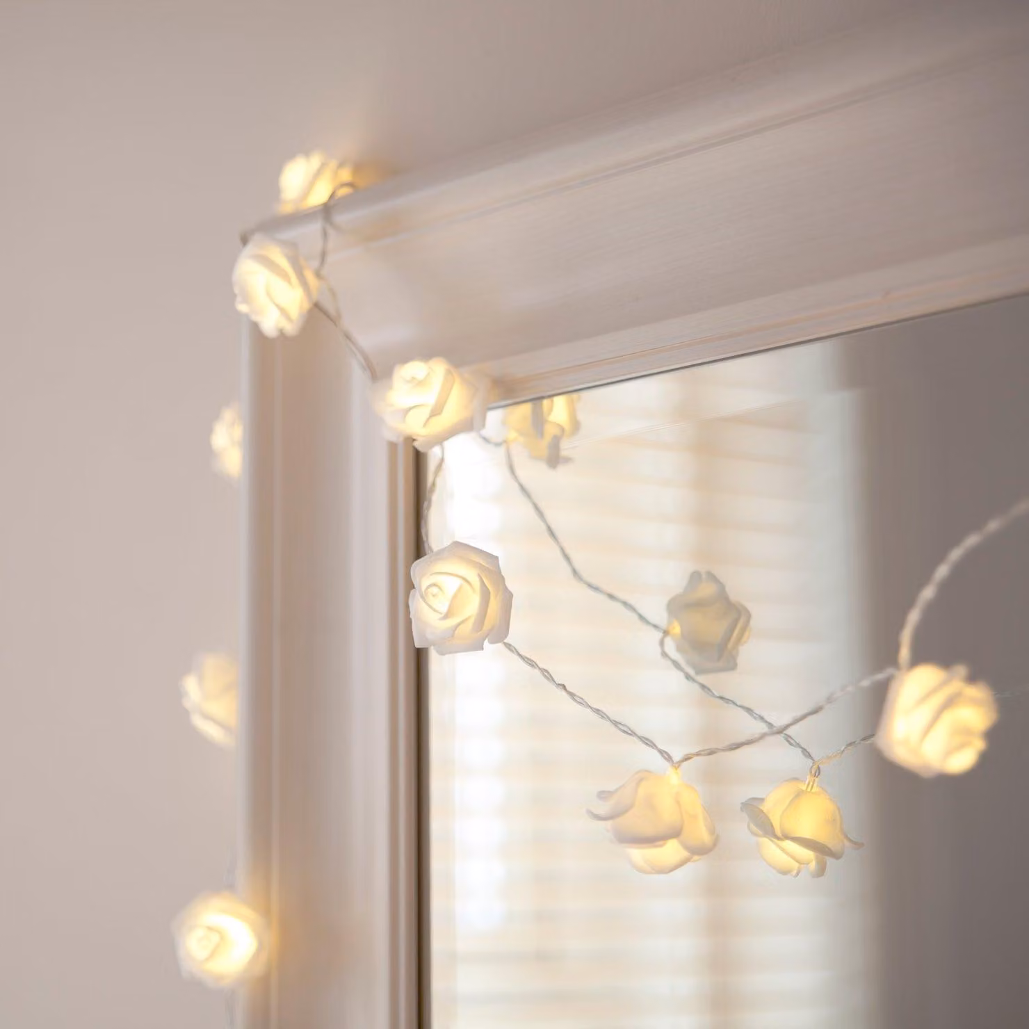 Catena luminosa a LED a forma di rosa, con 30 LED bianco caldo, lunghezza 2,9 metri