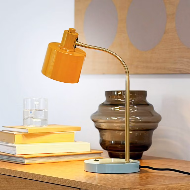 Dyberg Larsen Lampada da scrivania Ocean Flex, Giallo / Arancione, Soggiorno / Sala da pranzo, Metallo, Scandinavo, Lampada da tavolo