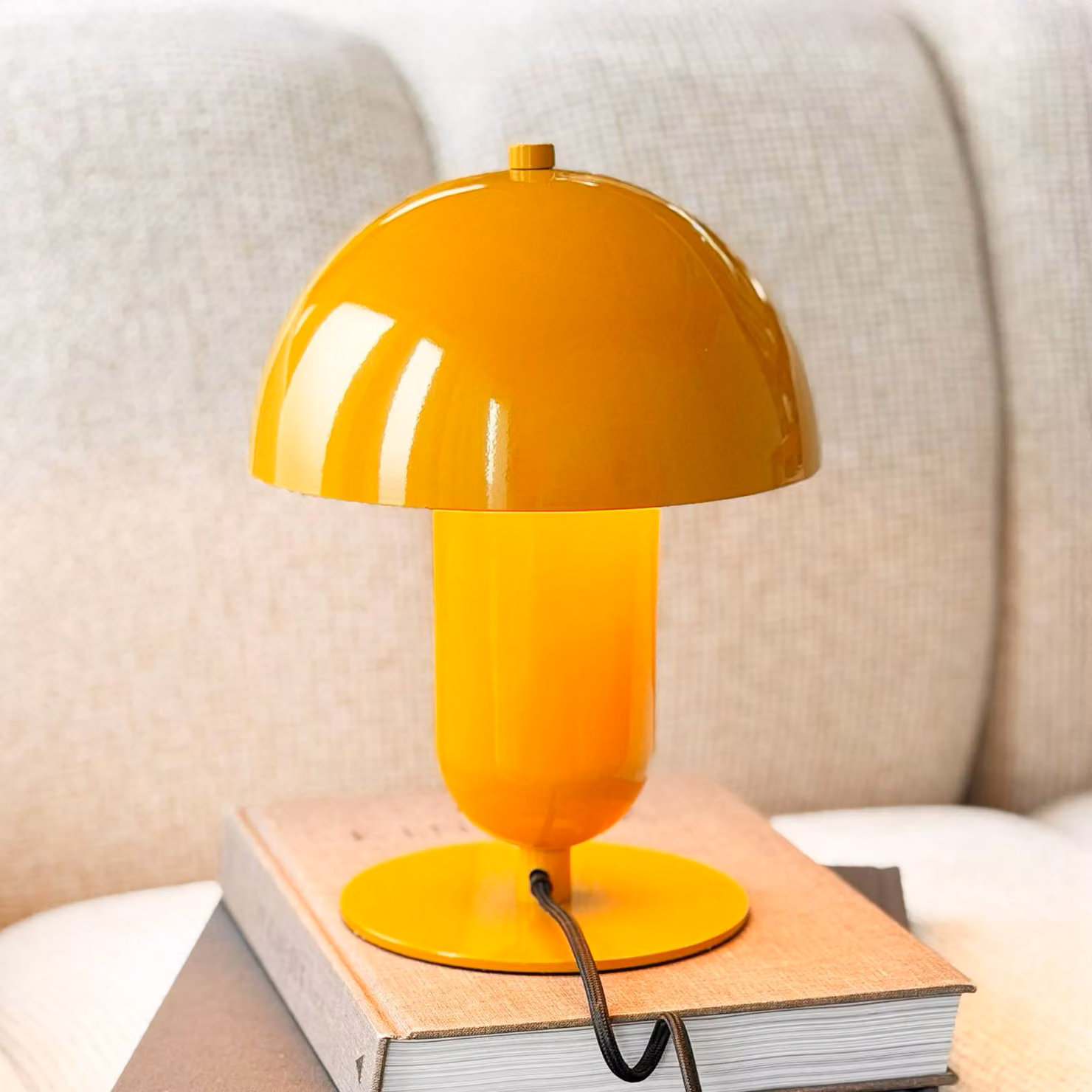 Dyberg Larsen Lampada da tavolo Movie, Giallo / Arancione, Soggiorno / Sala da pranzo, Metallo, Design, Lampada da tavolo