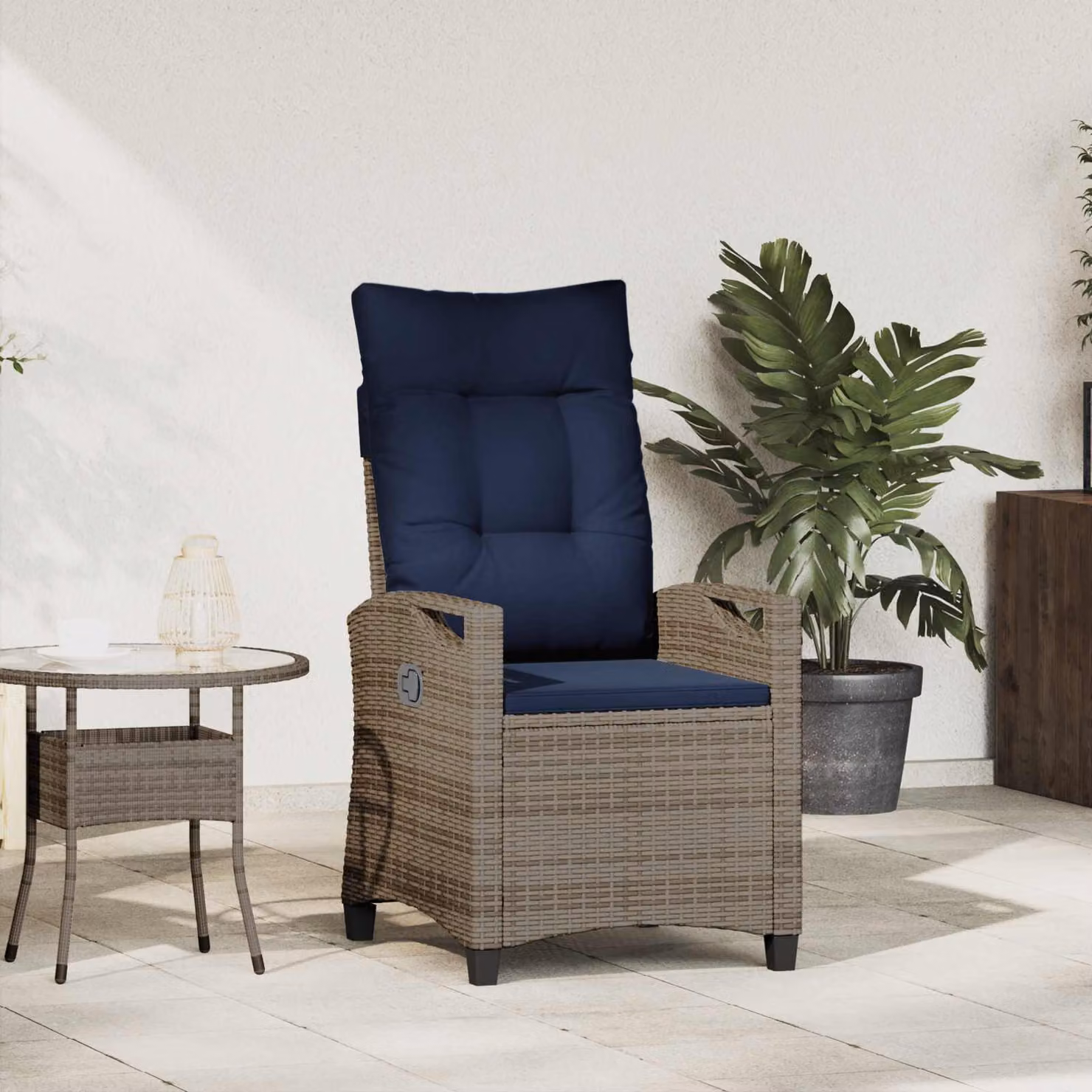 Sedia da giardino reclinabile vidaXL in metallo e rattan con braccioli, L/P/H: 56 x 60 x 112 cm