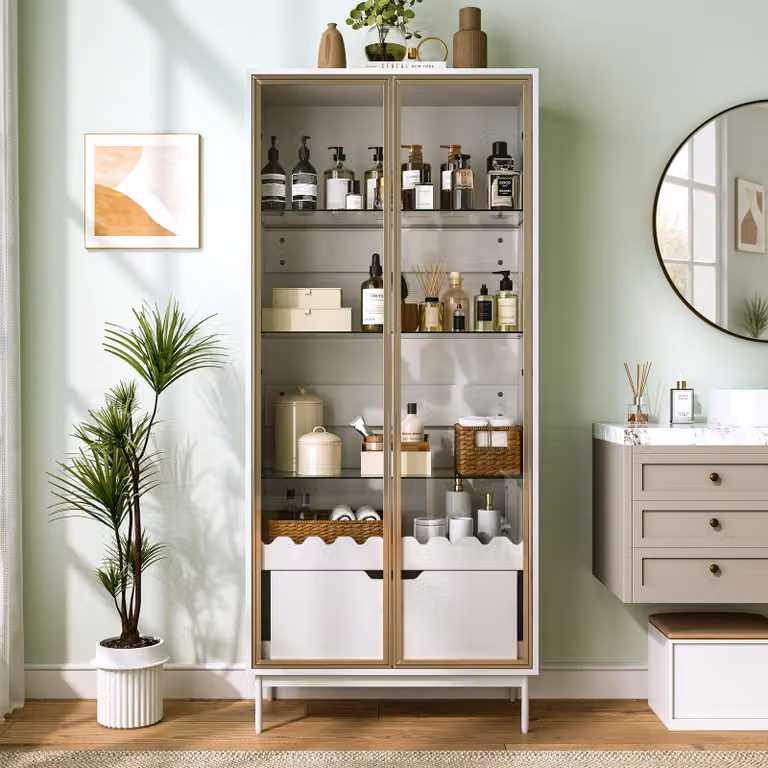 Mobiletto alto con anta in vetro, ripiani in vetro regolabili in altezza, mobiletto buffet con cassetto, piedi in metallo, credenza 75x35x170,8 cm, bianco e oro