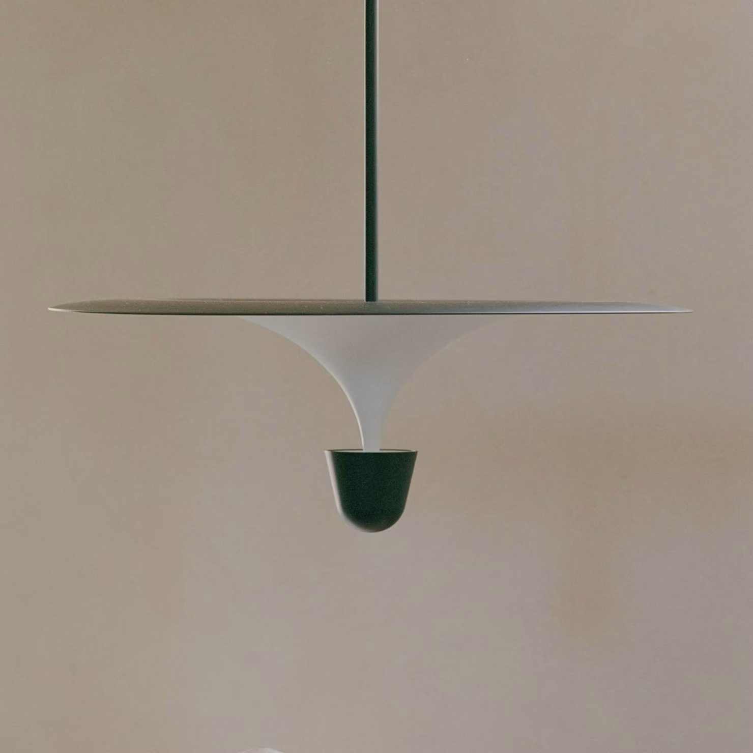 New Works Lampada a sospensione Kantarell, dimmerabile, Nero, Soggiorno / Sala da pranzo, Metallo, Design, Lampada a sospensione