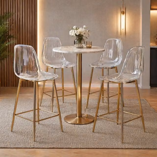 Sgabello da bar trasparente con struttura in metallo e poggiapiedi, design moderno in plastica oro 68.5 × 48.0 × 47.0 cm