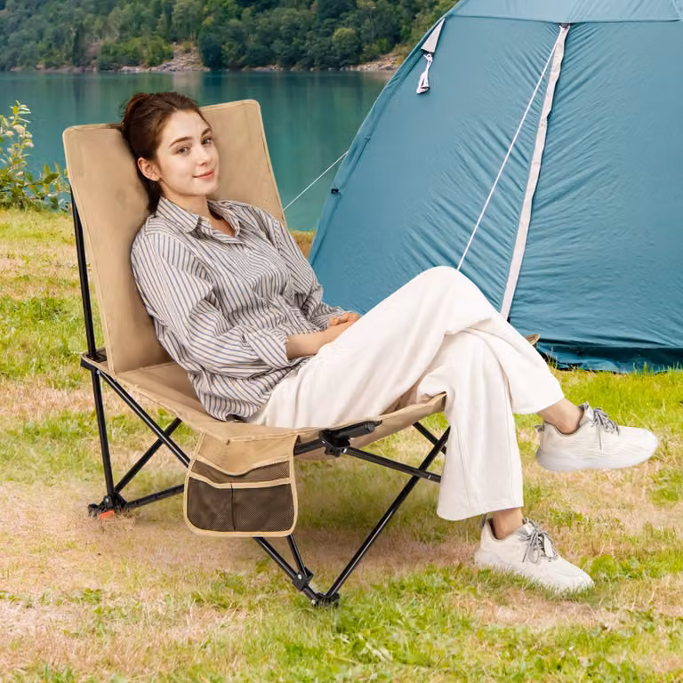 Sedia da campeggio pieghevole Costway per adulti con sedile imbottito e schienale regolabile, Lounge recliner portatile con borsa da trasporto, Beige