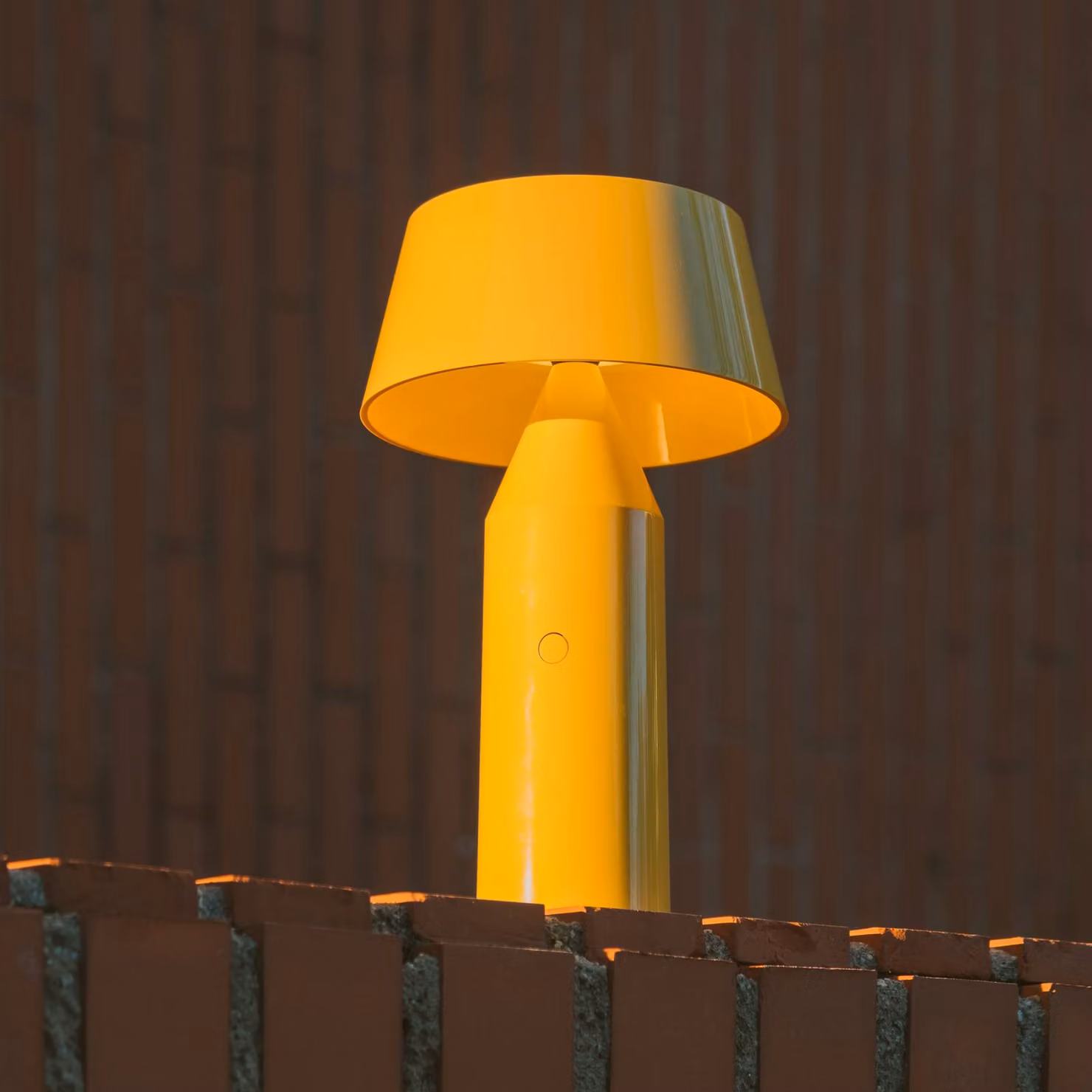MARSET Lampada da tavolo di design Bicoca, dimmerabile, Giallo / Arancione, Soggiorno / Sala da pranzo, Plastica, Design, Lampada da tavolo