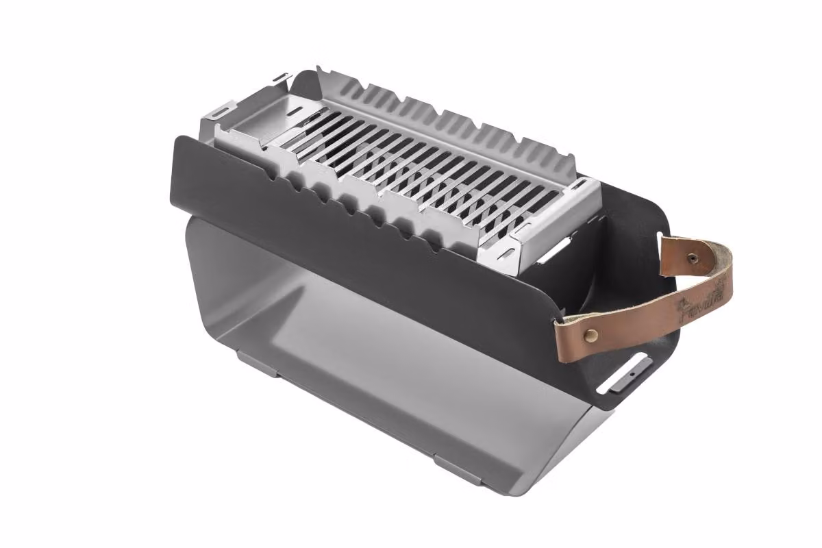 La griglia a carbonella mobile Favilla FUMO - Griglia compatta 2 in 1 con griglia in acciaio inox e supporto per spiedini - Borsa da trasporto inclusa per campeggio, balcone e picnic