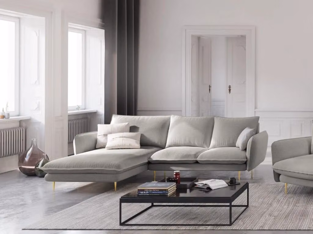 Divano angolare sinistro Vienna di Cosmopolitan Design, 5 posti in tessuto grigio chiaro con dettagli oro e struttura in metallo, L: 255 cm, P: 95 cm, H: 77,4 cm – 2