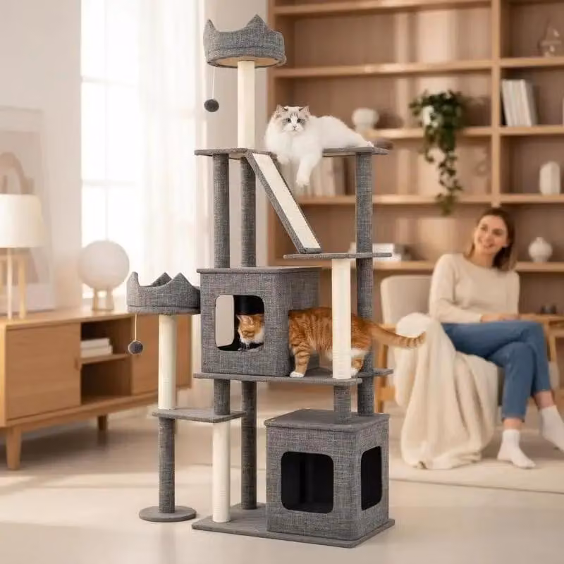 Albero per gatti multistrato con tiragraffi