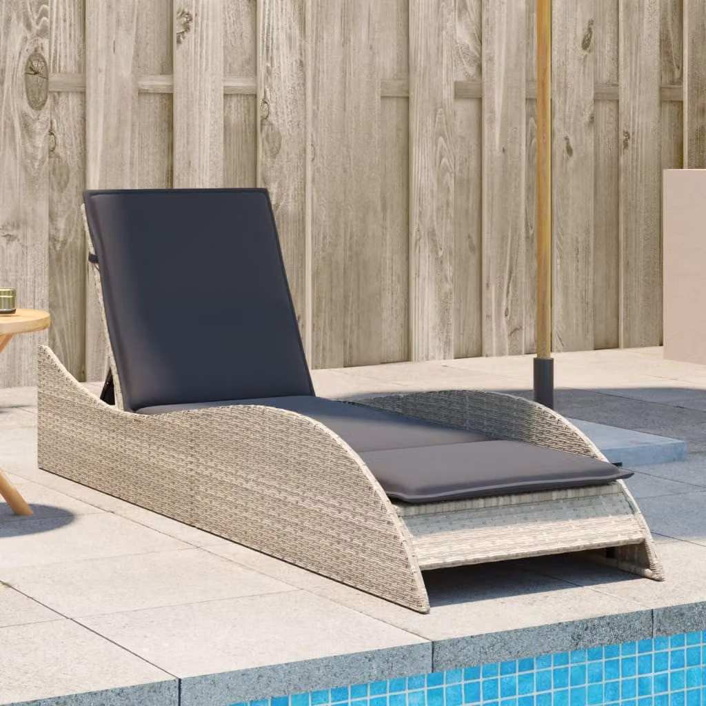 vidaXL Lettino da giardino in polyrattan con cuscino grigio chiaro e poggiatesta regolabile L/P/H: 205 x 60 x 73 cm