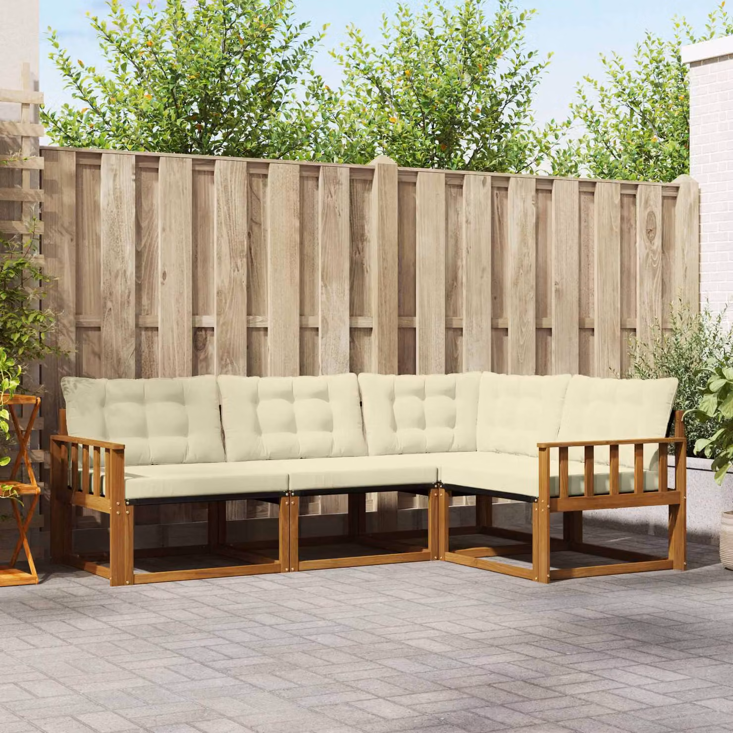 vidaXL Set di divani da esterno a L in legno di acacia con cuscini, colore marrone, beige e bianco