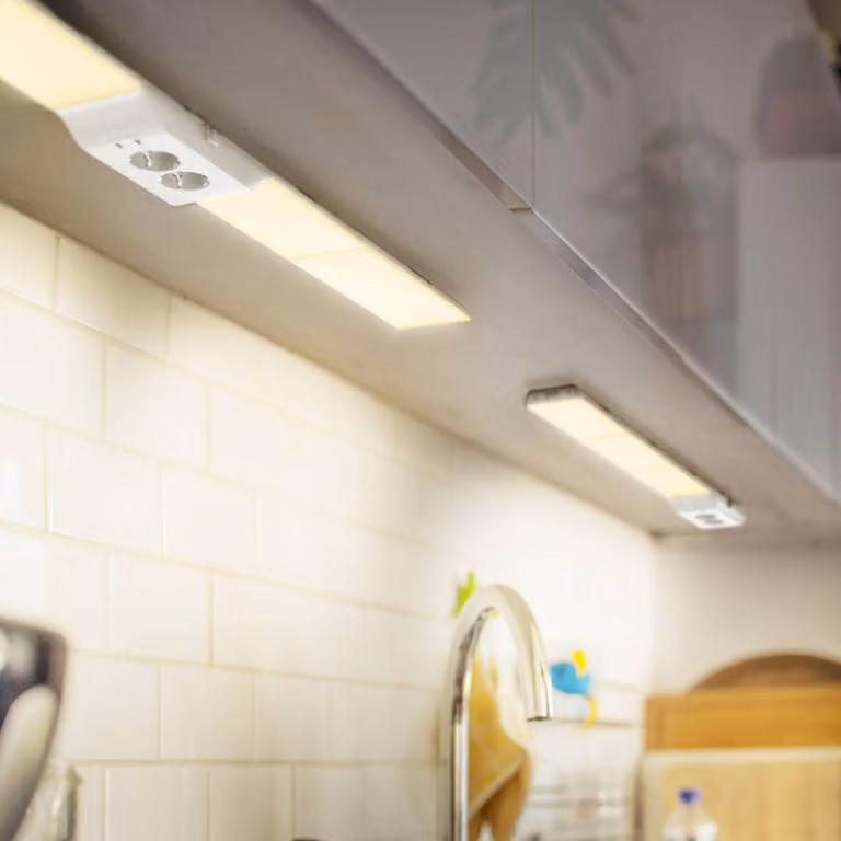 OSRAM Lampada LED per mobili Socket bianca 3.000 K dimmerabile Prese Socket,, Bianco / Opale, Cucina, Plastica, Lampade per mobili