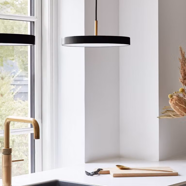 UMAGE Asteria mini a sospensione ottone nero mini, dimmerabile, Nero, Soggiorno / Sala da pranzo, Alluminio, Design