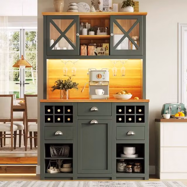 Mobile colonna da cucina con ripiani regolabili; LED; prese AC e USB; portabottiglie; verde antico 120 × 45 × 188 cm