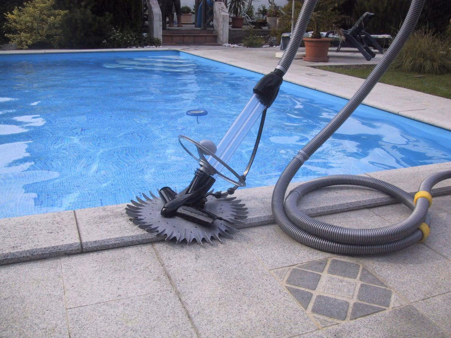 Aspirapolvere automatico per piscine - Tubo da 10 metri - Peso: 6,64 kg