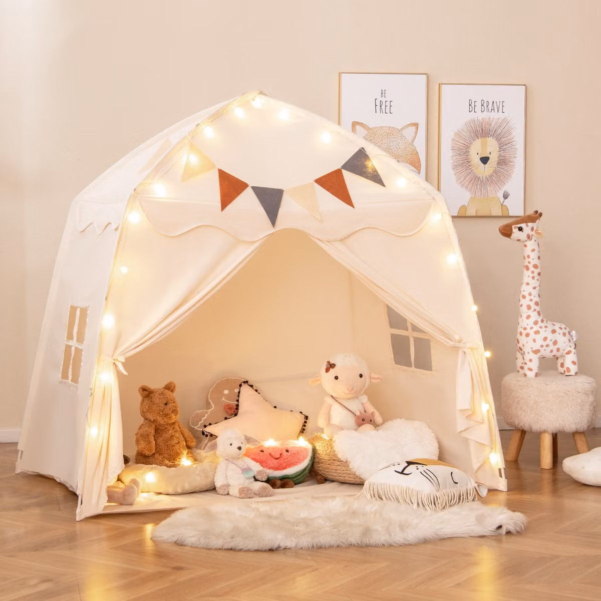 Tenda da gioco portatile e lavabile in lavatrice Costway con bandiere e luci a globo Beige