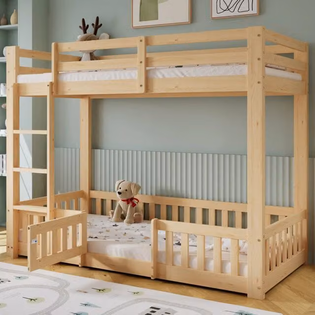 Letto a soppalco in pino naturale 90x200 cm con scaletta e spazio giochi con cancelletto per cameretta